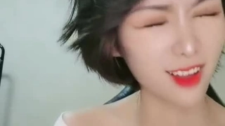 娇妻 雪白 呻吟-美女学生妹子是男友的乖母狗，戴着狗炼项圈乖乖让男友无套抽插~